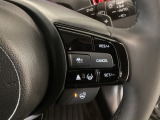 【アダプティブ・クルーズ・コントロール】予め設定した車速内でクルマが自動的に加減速。 前走車との適切な車間距離を維持しながら追従走行し、高速道路でのドライバーの疲労を軽減してくれる嬉しい機能付♪