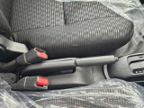 運転席はこちらです。プライベートな車内なのでリラックスできる空間を。