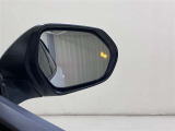 ウインカーミラーにはBSM(ブラインドスポットモニター)を搭載。隣を走る車両が死角に入るとLEDインジケーターを点灯。また、ウィンカーを出すとインジケーターも光って点滅!注意を促してくれます