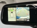 アラウンドビューモニター装備!空から見ているような映像によって不慣れな場所での車庫入れや縦列駐車等はもちろん狭い道でのすれ違いも安心♪