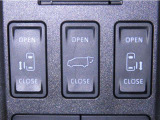 両側電動スライドドアを装備しております。