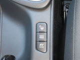 スマートパーキングアシストを搭載。駐車位置を認識し、自動でハンドルが動き、駐車を支援します!