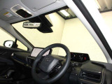見通しのよいすっきりとした視界で、誰でも運転しやすいです。運転のしやすさは疲れにくさにも繋がりますよ♪