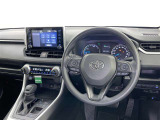 運転席まわりです。 各操作スイッチは使いやすい位置に配置されてます。