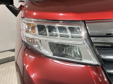 LEDヘッドライトは、点灯の瞬間から最大光量を発揮し、突然暗くなるトンネルなどでの安定感を高めます。
