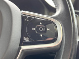 【ステアリングスイッチ】運転中、前方から目線をそらさずにオーディオ等の操作ができるよう、適切に配置されたスイッチ類。安心&快適なドライブを演出してくれる便利な機能です。