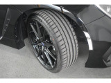 タイヤサイズは215/40R18です