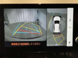 【パノラミックビューモニター】専用のカメラにより、上から見下ろしたような視点で360度車の周囲を確認することができます。