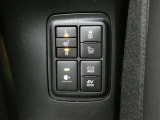 運転席と助手席には寒い時にうれしいシートヒーターが装備されてます。