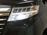 LEDヘッドライトです。デザイン性がよくとても明るいので、夜間の走行や悪天候でも安心です。しかも長寿命!