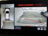 パノラミックビューモニター付きです。車両を上から見たような映像をディスプレイオーディオ画面に表示、運転席からの目線だけでは見にくい、車両周辺の状況をリアルタイムでしっかり確認できます。