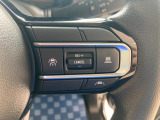 ACC(アダプティブクルーズコントロール)は、ペダル操作なしで設定速度を保ちます。先行車がいる場合には、先行車の車速に合わせ追従します。