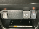 【シートヒーター】エアコンよりも暖かくなるのが早く、エンジンをかけるとあっという間にポカポカに♪エアコンと違い風が出るわけではないので乾燥に敏感な方でも安心して使用できますよ♪