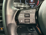 ステアリングにオーディオ操作スイッチが付いています。オーディオ画面に直接タッチしなくても操作が出来ますので、運転に集中できます。