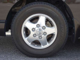 【タイヤ】 【純正15インチアルミホイール】《195/80R15 107/105LLT》専用のアルミなのでお車のイメージぴったりですね!