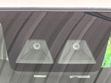 【スマートアシスト】走行中に前方の車両等を認識し、衝突しそうな時は警報とブレーキで衝突回避と被害軽減をアシスト。より安全にドライブをお楽しみいただけます。