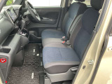運転席、助手席も広々、ご近所も長距離でもゆったりしたシートで運転も楽々です☆