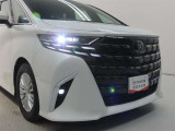 高輝度で点灯速度が速く、しかも消費電力の少ないLEDヘッドライトが装備されています!LEDの明るい光が走行中の視界の確保をサポートして、夜のドライブがより楽しく安全に運転できます♪
