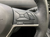 高速道路で便利な【クルーズコントロール】も装着済み。アクセルを離しても一定速度で走行ができる装備です。加速減速もスイッチ操作でOKです。