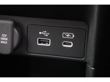 すべての列にUSB充電ソケットを備えています。
