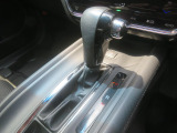 運転のしやすいシフトレバー。