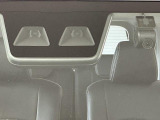 【スマートアシスト3】初代・2のスマアシから、歩行者対応の衝突回避支援ブレーキやオートハイビームなどの高機能が追加されました!高性能なステレオカメラで危険を検知!