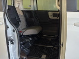 後席をはね上げれば、「もうひとつの荷室」が生まれます。