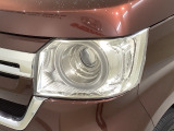 LEDヘッドライトは、点灯の瞬間から最大光量を発揮し、突然暗くなるトンネルなどでの安定感を高めます。