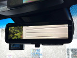 【デジタルインナーミラー】後席の大きな荷物や同乗者で後方が確認しづらい時でも安心!カメラが撮影した車両後方の映像をルームミラー内に表示。クリアな視界で状況の確認が可能です!