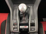 スポーティーな6速マニュアルミッション。きびきびとしたスポーツ走行が楽しめます