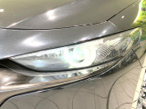 【LEDヘッドライト】悪天候や夜間走行時も良好な視界を確保し安心して運転できる高輝度LEDヘッドライトを装備!点灯速度が早く、消費電力も抑えられています。