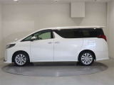 両側パワースライドドア付きだから、狭い駐車スペースなどでの 乗り降りラクラク!小さなお子さまのいるご家庭には嬉しい装備。