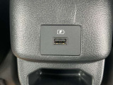 後席USB電源です。