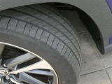 ※夏タイヤ新品納車※新品タイヤで納車いたします♪溝が少ないままだとスリップしたりブレーキ時の制動距離が長くなってしまいます。交換までまだまだ余裕があるのは経済的にも助かります