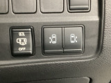 【両側パワースライドドア】両側がパワースライドドアになっており、運転席のスイッチやスマートキーでも開閉が可能です!開口部も広いので乗り降りも楽々♪