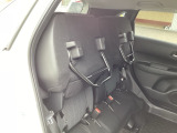 シートを跳ね上げれば背の高い荷物を載せる事ができます。