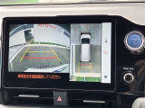 【全周囲モニター】フロント+サイド+バックにカメラが装着されています。車庫入れが苦手な方もこれがあれば安心ですね。