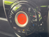 【オートエアコン】一度お好みの温度に設定すれば、車内の温度を検知し風量や温度を自動で調整。暑い&hellip;寒い&hellip;と何度もスイッチ操作をする必要はありません。快適な車内空間には必須の機能ですね♪