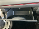 【グローブボックス】収納スペースが沢山あるので車内が散らからずに助かります。ちょっとした物を入れるのにいいですね♪