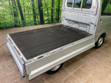 積み下ろしのしやすいデッキにはたっぷりと荷物を積み込んでいただけます。遊びから仕事まで、様々なシーンで頼れます♪