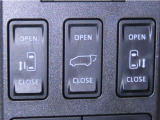 両側電動スライドドアを装備しております。