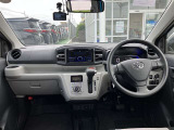 【運転席・インパネまわり】ハンドル・シート・フロアーなど隅々までプロによるクリーニング済み☆彡キレイな車内でドライブが一層快適にお楽しみいただけます!!