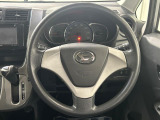 インテリアに合わせたデザインのステアリングは、運転される方のことも考え、運転しやすい形状、大きさです。是非一度、実際に触ってお確かめください。