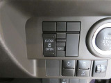 片側電動スライドドアのスイッチ付です。車内からもスイッチひとつで楽にドアの開閉が可能です。電動なので開閉時に力を使う必要がなく、半ドアになることもありません!