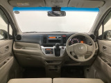 【前方視界】開放的な前方視界!運転がしやすく疲れにくいです♪窓が大きく、見通しがとっても良いおクルマですよ♪