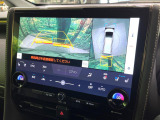 【パノラミックビューモニター】専用のカメラにより、上から見下ろしたような視点で360度クルマの周囲を確認することができます☆死角部分も確認しやすく、狭い場所での切り返しや駐車もスムーズに行えます。