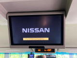 【後席モニター】家族や友人とお出かけする機会が多い方に大人気の後席モニターを装備!見やすい位置に画面がありテレビやDVDの視聴も快適!友達もお子様も、後席にしか乗らなくなるかも??
