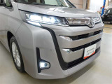 LEDヘッドライトです。デザイン性がよくとても明るいので、夜間の走行や悪天候でも安心です。しかも長寿命!