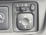 【電動格納ミラー】サイドミラーは電動格納式となっており、狭い駐車場でもキズがつくリスクを抑えられます。