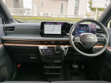 広々とした運転席周り!禁煙車です☆
